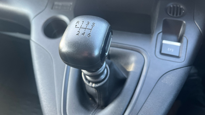 Peugeot Partner Long Diesel 950 1.5 BlueHDi 100 Professional Premium + Van